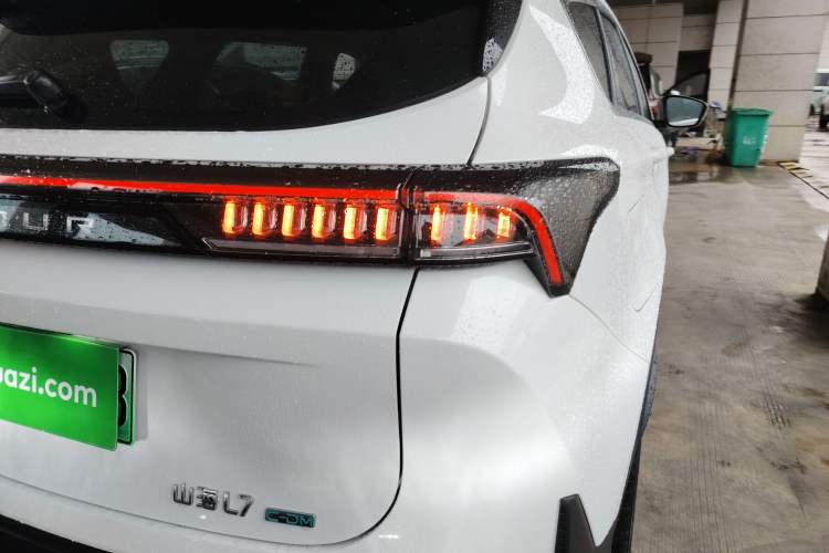 Used JETOUR Shanhai L7 2024 1.5T 120km MAX 5-Seater Right Rear Taillight