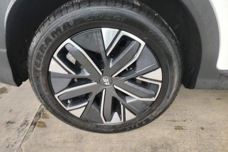 Used JETOUR Shanhai L7 2024 1.5T 120km MAX 5-Seater Right Rear Wheel Hub