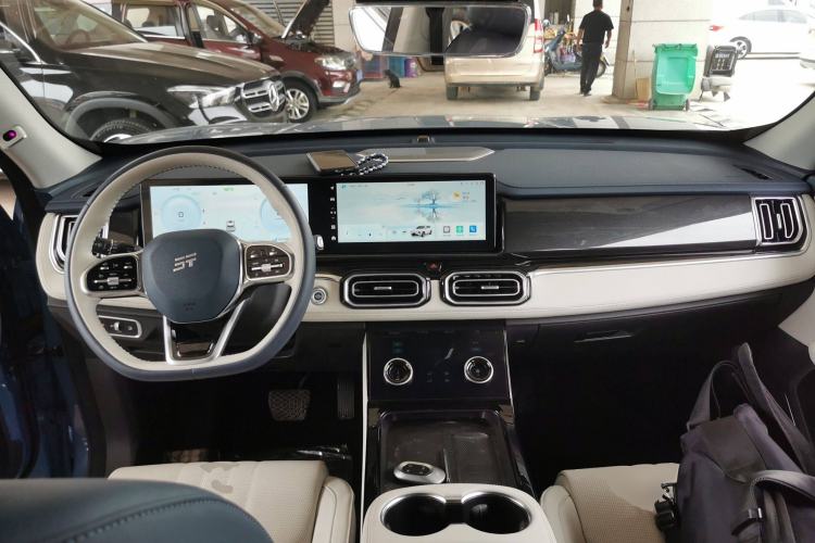 Used JETOUR Shanhai L7 2024 1.5T 120km ULTRA 7-Seater Center Console