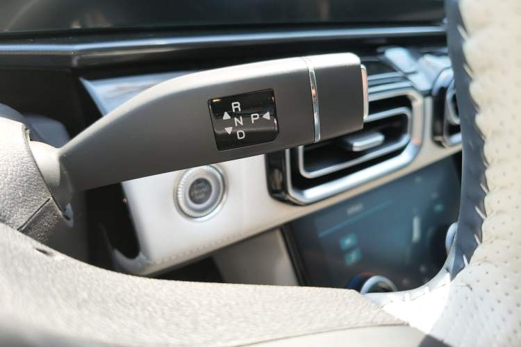 Used JETOUR Shanhai L7 2024 1.5T 120km MAX 5-Seater Gear Lever