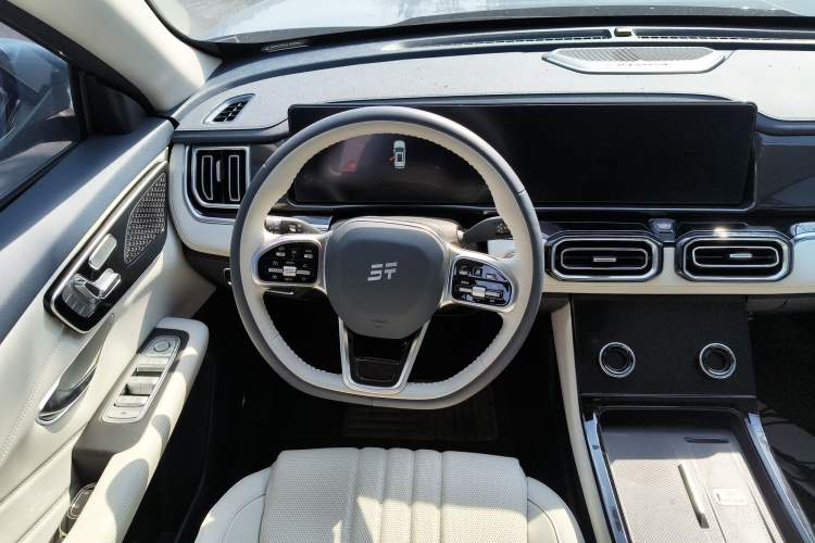 Used JETOUR Shanhai L7 2024 1.5T 120km MAX 5-Seater Steering Wheel