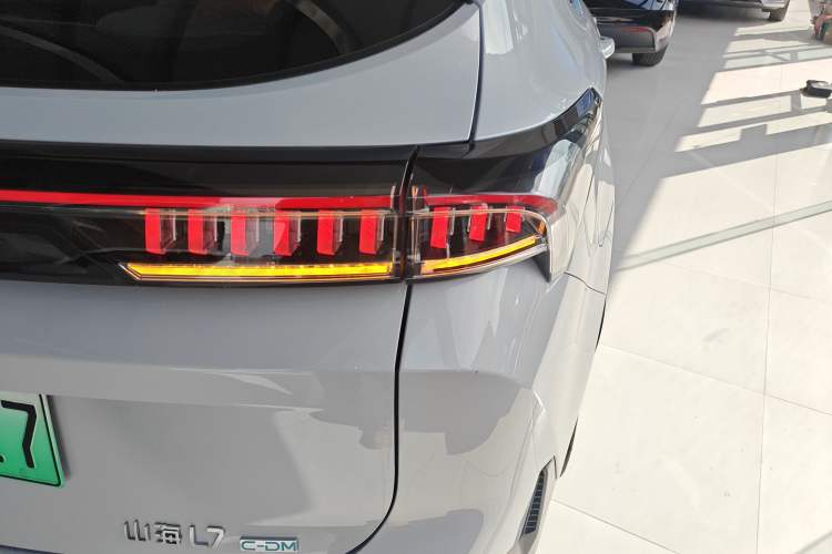 Used JETOUR Shanhai L7 2024 1.5T 120km ULTRA 7-Seater Right Rear Taillight