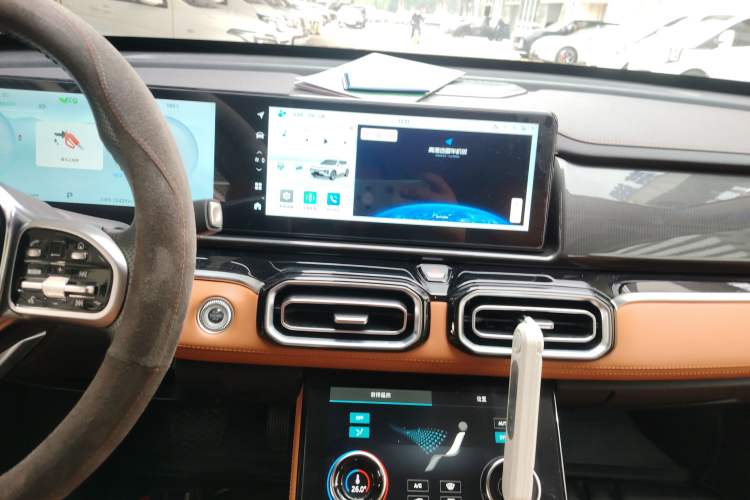 Used JETOUR Shanhai L7 2024 1.5T 120km MAX 5-Seater Audio And AC Panel