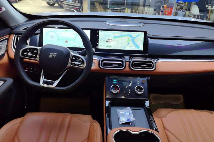 Used JETOUR Shanhai L7 2024 1.5T 120km ULTRA 7-Seater Center Console