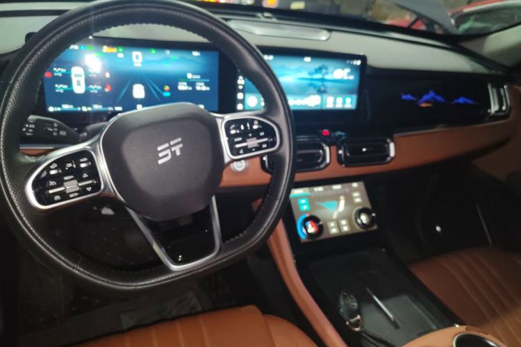 Used JETOUR Shanhai L7 2024 1.5T 120km ULTRA 7-Seater Center Console