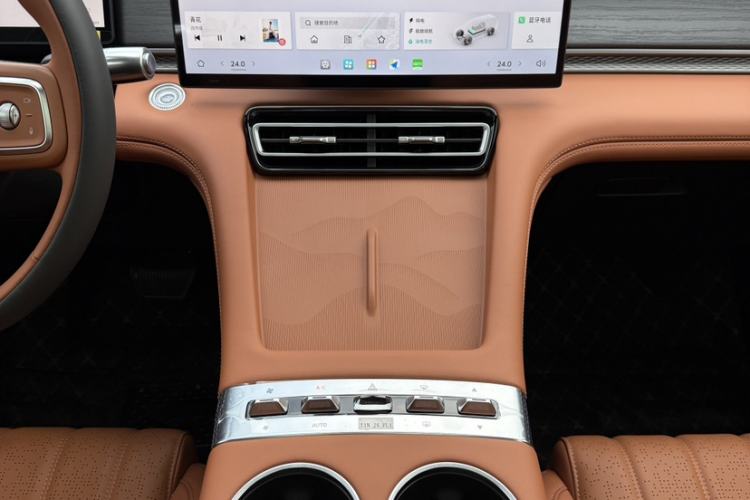 Used JETOUR Shanhai L7 Plus 2025 Model 121km Comfort 5-seater Audio And AC Panel