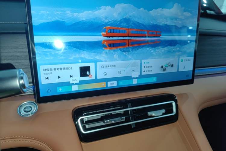 Used JETOUR Shanhai L7 Plus 2025 Model 220km Flagship 7-seater Audio And AC Panel