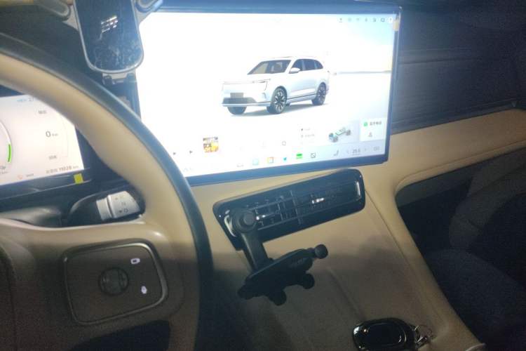 Used JETOUR Shanhai L7 Plus 2025 Model 220km Elite Edition, 5 Seats Audio And AC Panel