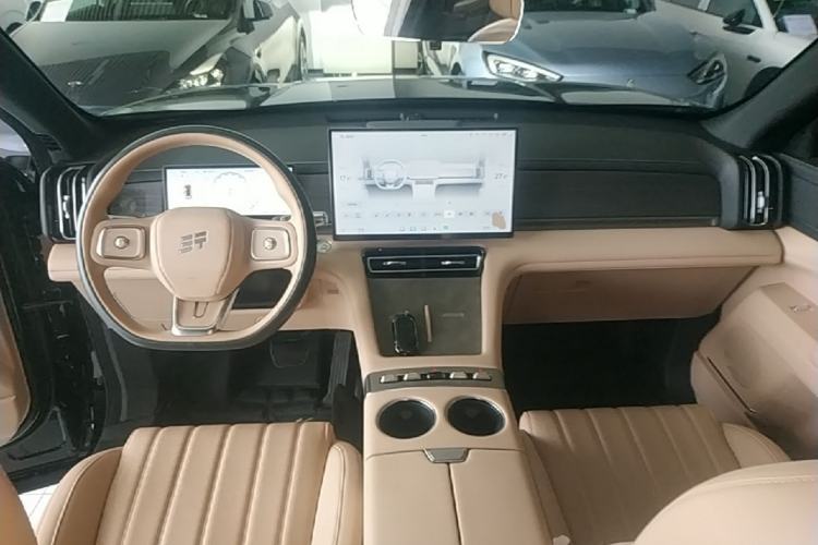Used JETOUR Shanhai L7 Plus 2025 Model 121km Comfort 5-seater Center Console