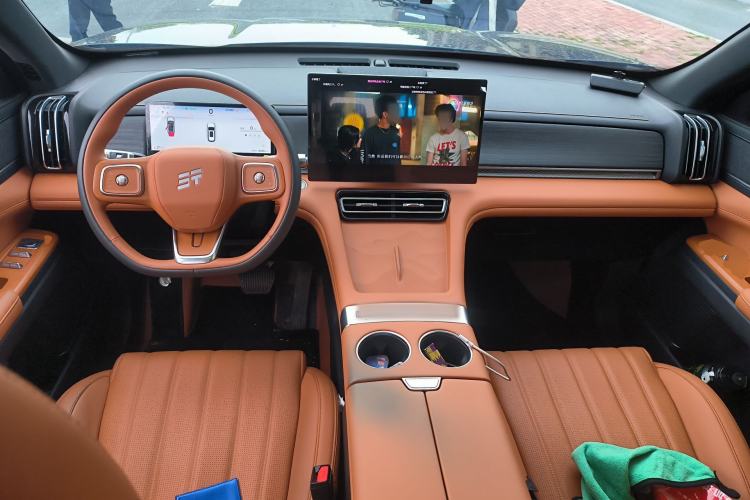 Used JETOUR Shanhai L7 Plus 2025 Model 121km Comfort 5-seater Center Console