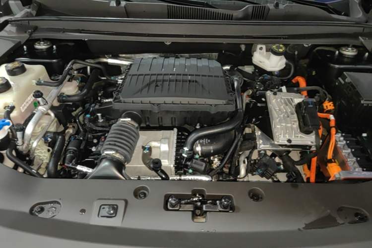 Used JETOUR Shanhai L7 Plus 2025 Model 220km Flagship 7-seater Engine Bay