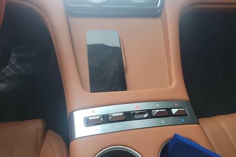 Used JETOUR Shanhai L7 Plus 2025 Model 220km Elite Edition, 7 Seats Gear Lever