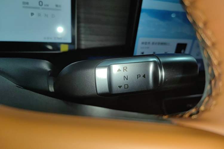Used JETOUR Shanhai L7 Plus 2025 Model 220km Flagship 7-seater Gear Lever
