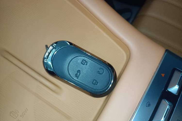 Used JETOUR Shanhai L7 Plus 2025 Model 220km Flagship 7-seater Interior 1