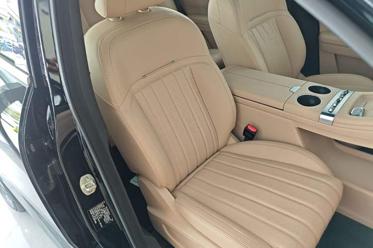 Used JETOUR Shanhai L7 Plus 2025 Model 220km Flagship 7-seater Right Front Seat