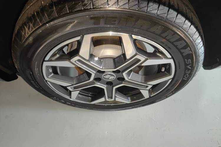 Used JETOUR Shanhai L7 Plus 2025 Model 220km Flagship 7-seater Right Rear Wheel Hub