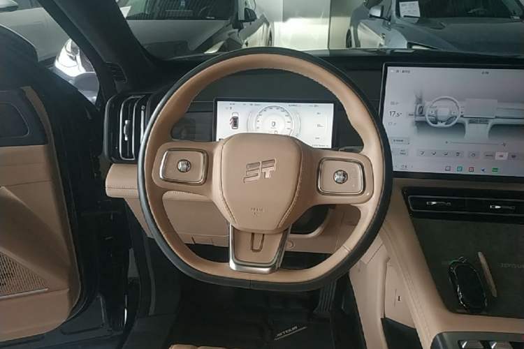 Used JETOUR Shanhai L7 Plus 2025 Model 121km Comfort 5-seater Steering Wheel