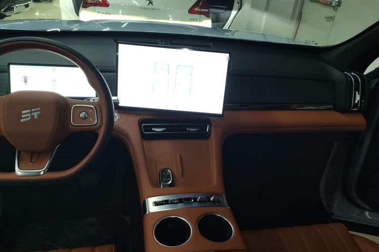 Used JETOUR Shanhai L7 Plus 2025 Model 220km Flagship 7-seater Audio And AC Panel
