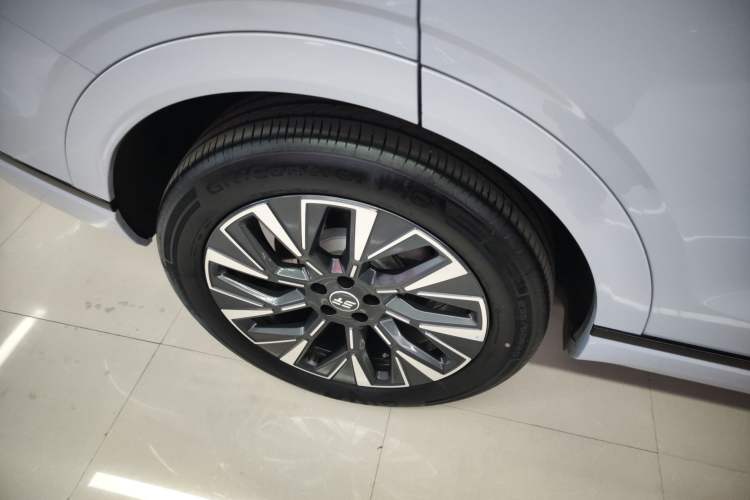 Used JETOUR Shanhai L7 Plus 2025 Model 220km Flagship 7-seater Right Rear Wheel Hub