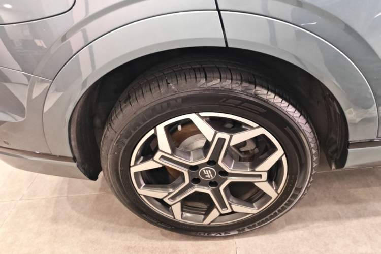 Used JETOUR Shanhai L7 Plus 2025 Model 220km Flagship 7-seater Right Rear Wheel Hub