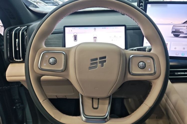 Used JETOUR Shanhai L7 Plus 2025 Model 220km Flagship 7-seater Steering Wheel