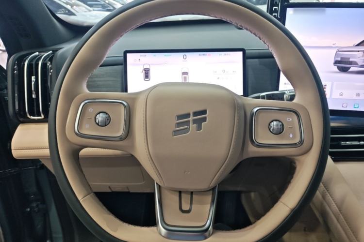 Used JETOUR Shanhai L7 Plus 2025 Model 220km Flagship 7-seater Steering Wheel