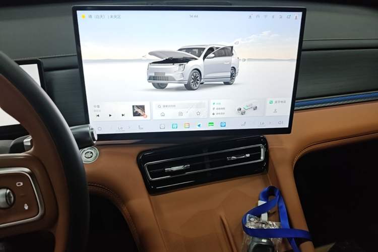Used JETOUR Shanhai L7 Plus 2025 Model 220km Flagship 7-seater Audio And AC Panel