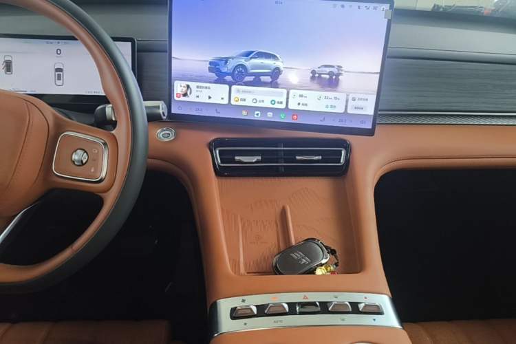 Used JETOUR Shanhai L7 Plus 2025 Model 220km Flagship 7-seater Audio And AC Panel