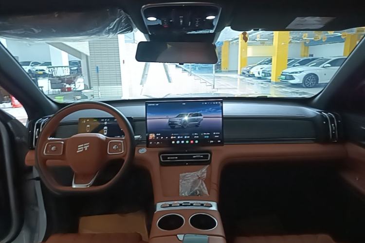 Used JETOUR Shanhai L7 Plus 2025 Model 121km Comfort 5-seater Center Console