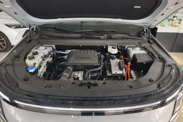 Used JETOUR Shanhai L7 Plus 2025 Model 220km Flagship 7-seater Engine Bay