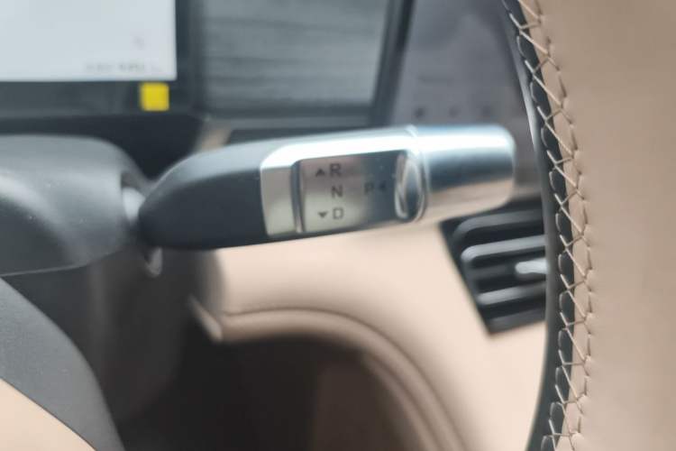 Used JETOUR Shanhai L7 Plus 2025 Model 220km Elite Edition, 7 Seats Gear Lever