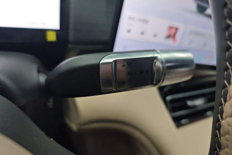 Used JETOUR Shanhai L7 Plus 2025 Model 220km Flagship 7-seater Gear Lever