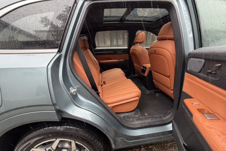 Used JETOUR Shanhai L7 Plus 2025 Model 220km Flagship 7-seater Interior 4