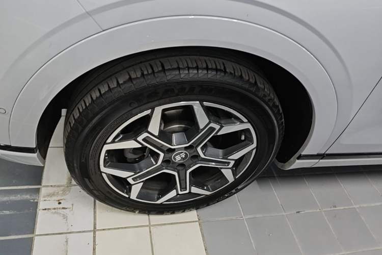 Used JETOUR Shanhai L7 Plus 2025 Model 220km Flagship 7-seater Left Front Wheel Hub