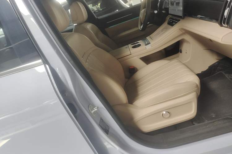 Used JETOUR Shanhai L7 Plus 2025 Model 220km Flagship 7-seater Right Front Seat