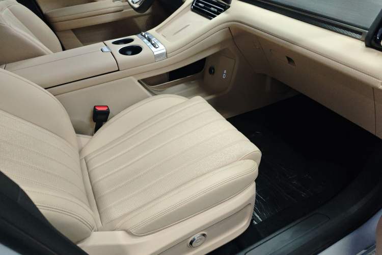 Used JETOUR Shanhai L7 Plus 2025 Model 220km Flagship 7-seater Right Front Seat