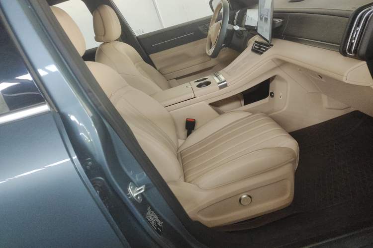 Used JETOUR Shanhai L7 Plus 2025 Model 220km Flagship 7-seater Right Front Seat