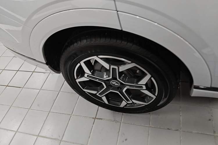 Used JETOUR Shanhai L7 Plus 2025 Model 220km Flagship 7-seater Right Rear Wheel Hub