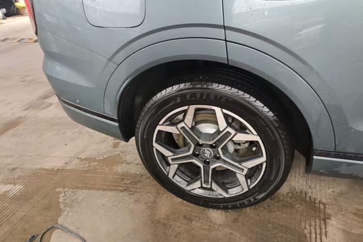 Used JETOUR Shanhai L7 Plus 2025 Model 220km Flagship 7-seater Right Rear Wheel Hub