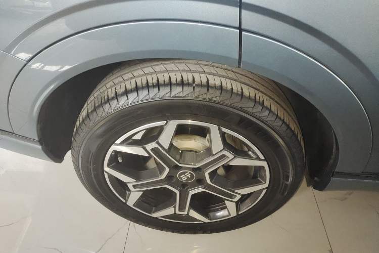 Used JETOUR Shanhai L7 Plus 2025 Model 220km Flagship 7-seater Right Rear Wheel Hub