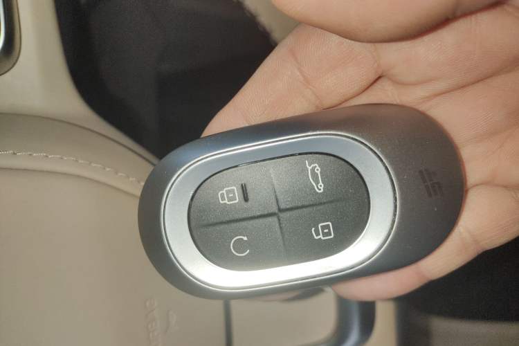 Used JETOUR Shanhai L7 Plus 2025 Model 220km Flagship 7-seater Vehicle Key