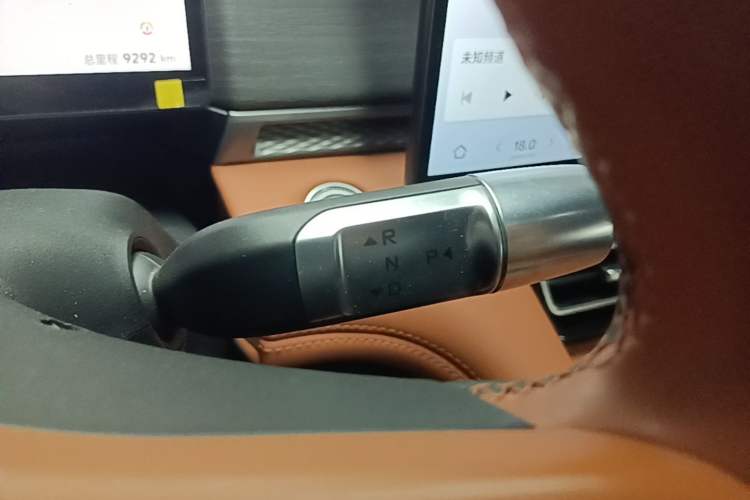 Used JETOUR Shanhai L7 Plus 2025 Model 220km Luxury Edition, 7 Seats Gear Lever