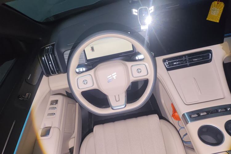 Used JETOUR Shanhai L7 Plus 2025 Model 220km Flagship 7-seater Steering Wheel