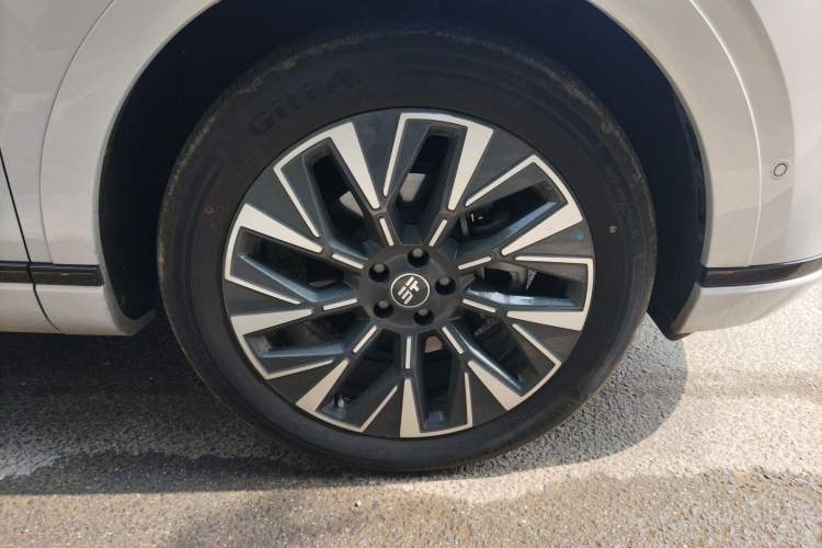 Used JETOUR Shanhai L7 Plus 2025 Model 220km Flagship 7-seater Right Front Wheel Hub