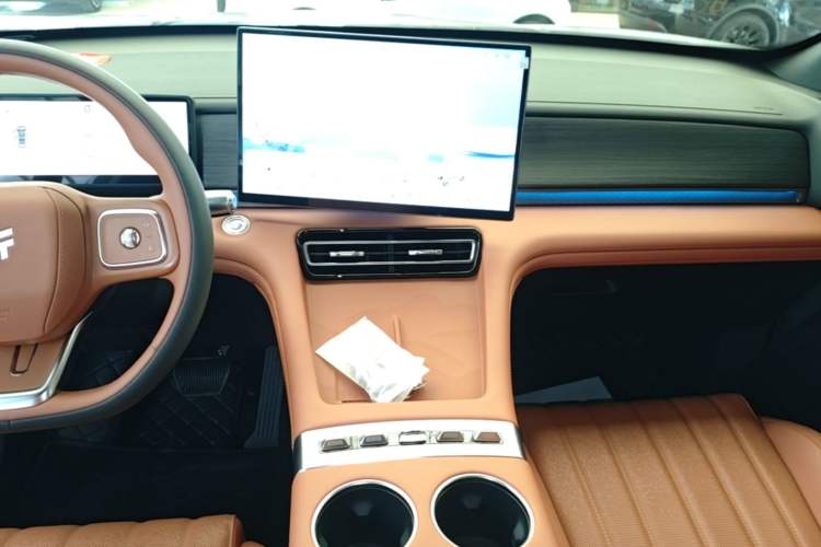 Used JETOUR Shanhai L7 Plus 2025 Model 220km Flagship 7-seater Audio And AC Panel