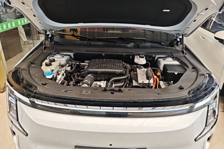 Used JETOUR Shanhai L7 Plus 2025 Model 220km Flagship 7-seater Engine Bay
