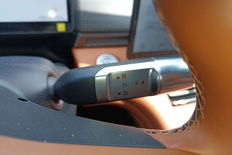 Used JETOUR Shanhai L7 Plus 2025 Model 121km Comfort 5-seater Gear Lever