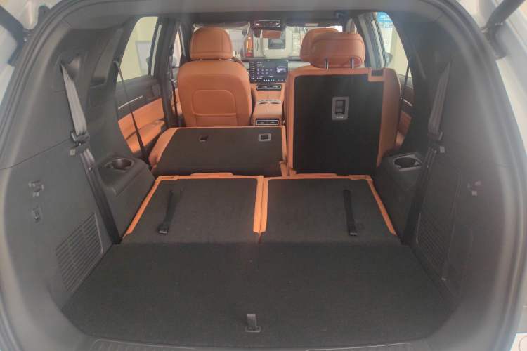 Used JETOUR Shanhai L7 Plus 2025 Model 121km Luxury 7-seater Interior 1