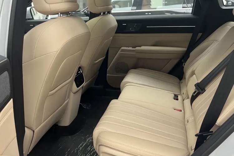 Used JETOUR Shanhai L7 Plus 2025 Model 220km Flagship 5-seater Interior 2