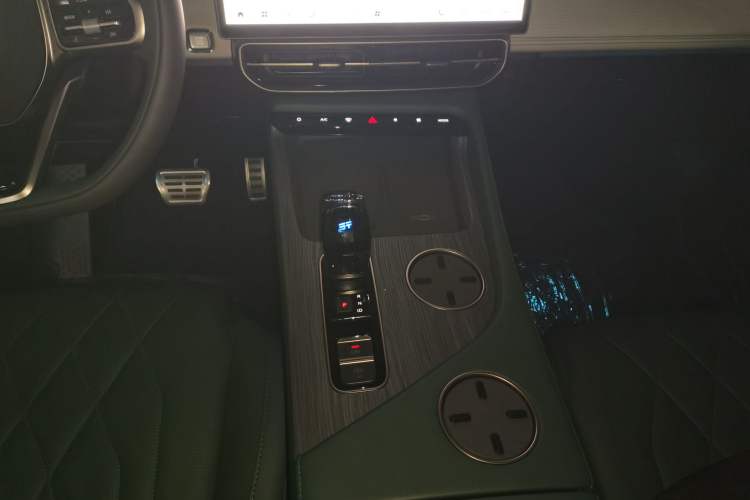 Used JETOUR Shanhai L9 2024 1.5TD 2DHT Max 5-Seater Gear Lever